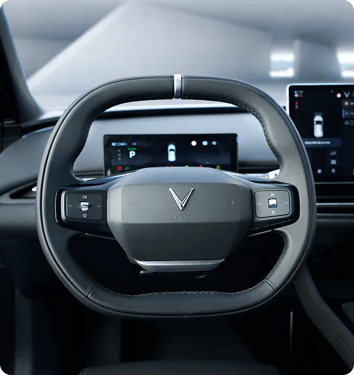 Khoang lái và vô lăng VF 8 thế hệ mới